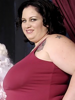 Glory Foxxx has got some decadently proportioned curves. You may not be able to handle seeing tits and ass that big. This slut is sex